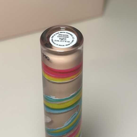 Josie Maran Vibrancy Concealer "Light" - Picture 2 of 2